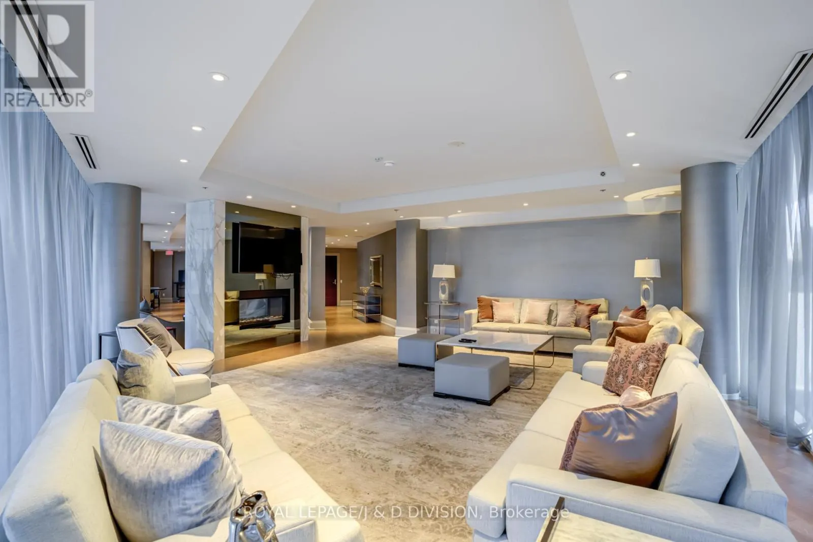 307 - 88 DAVENPORT ROAD