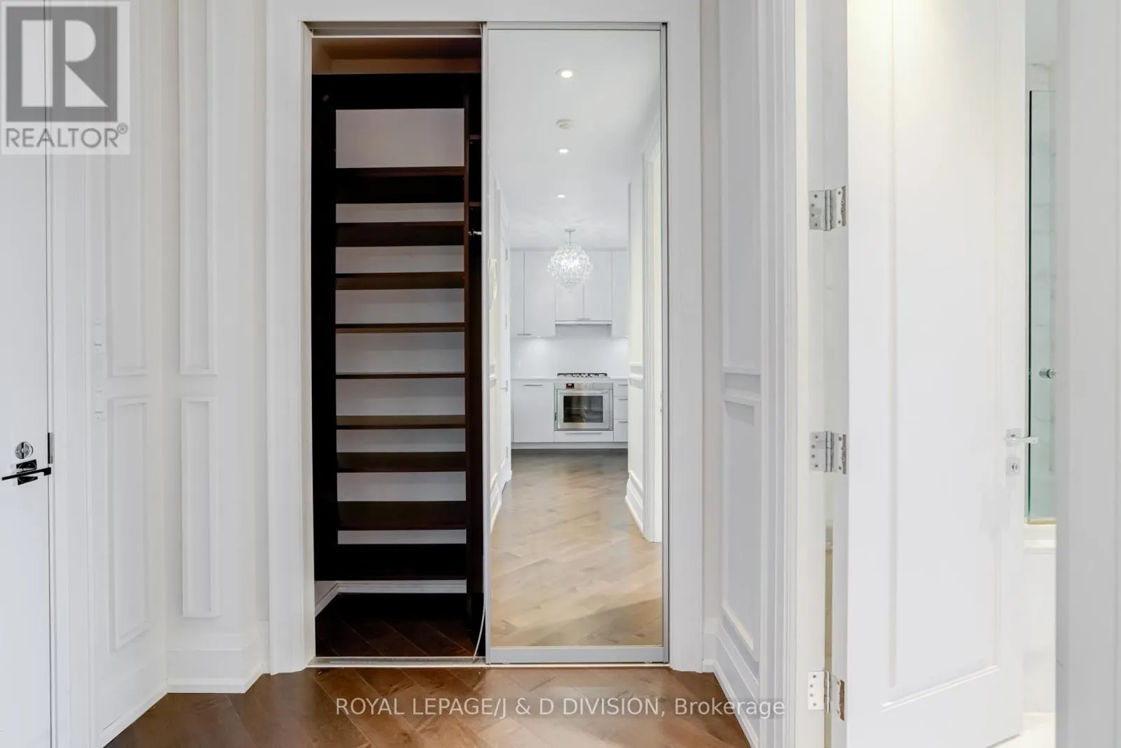 307 - 88 DAVENPORT ROAD