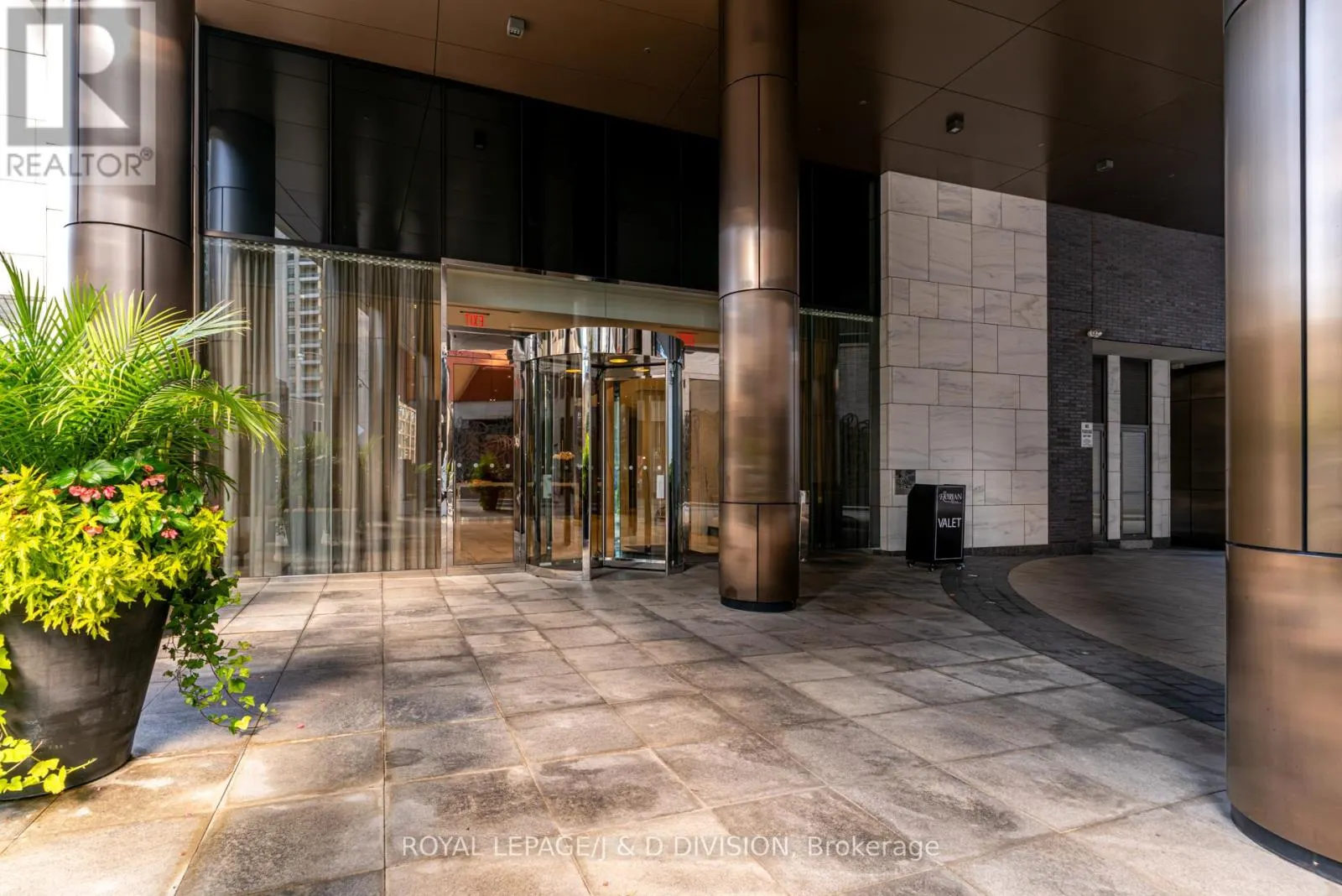 307 - 88 DAVENPORT ROAD