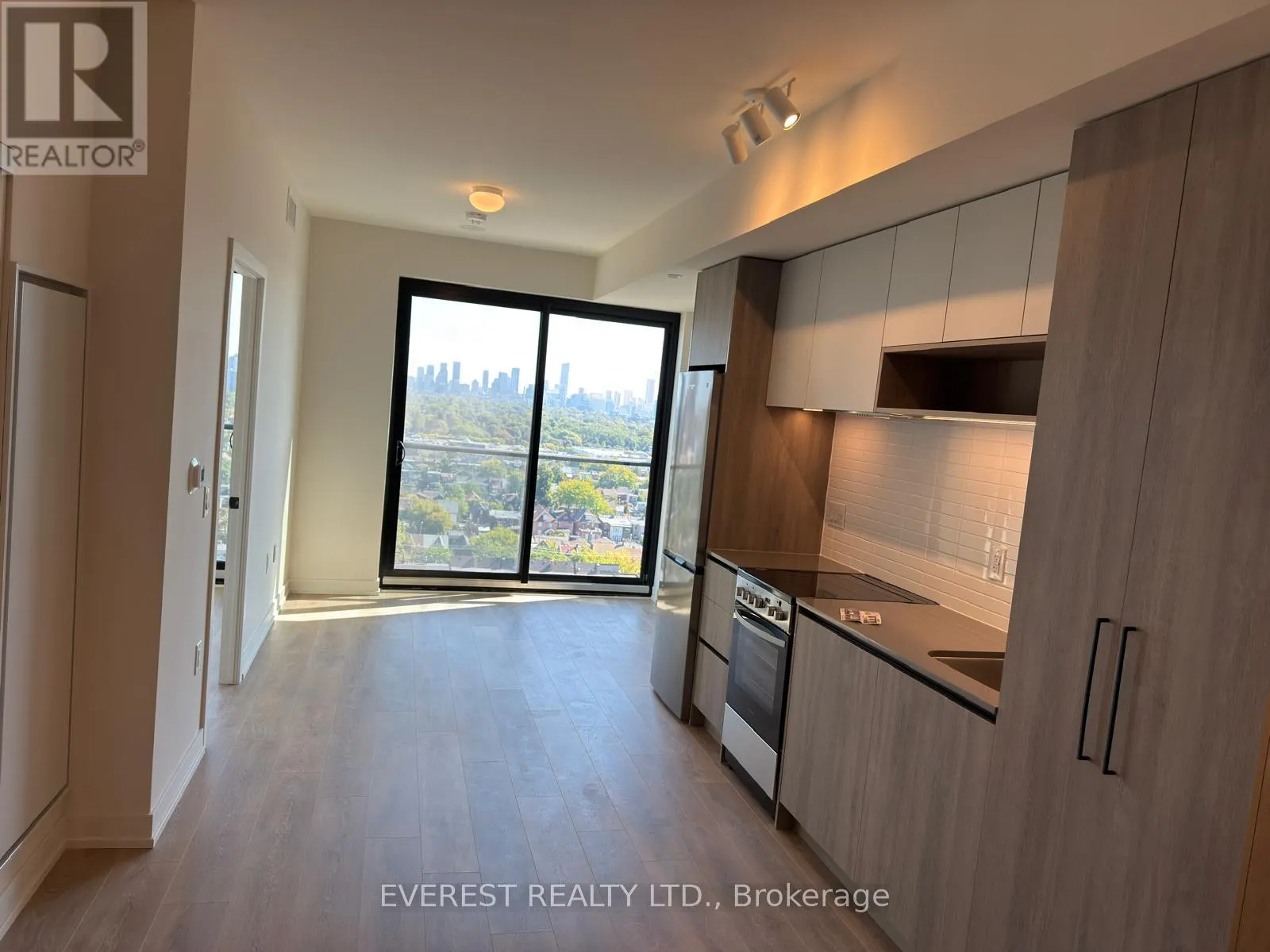 1601 - 181 STERLING ROAD E