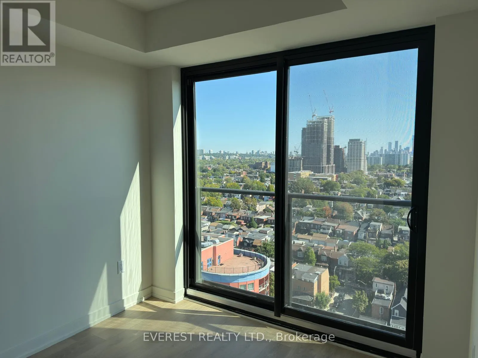1601 - 181 STERLING ROAD E