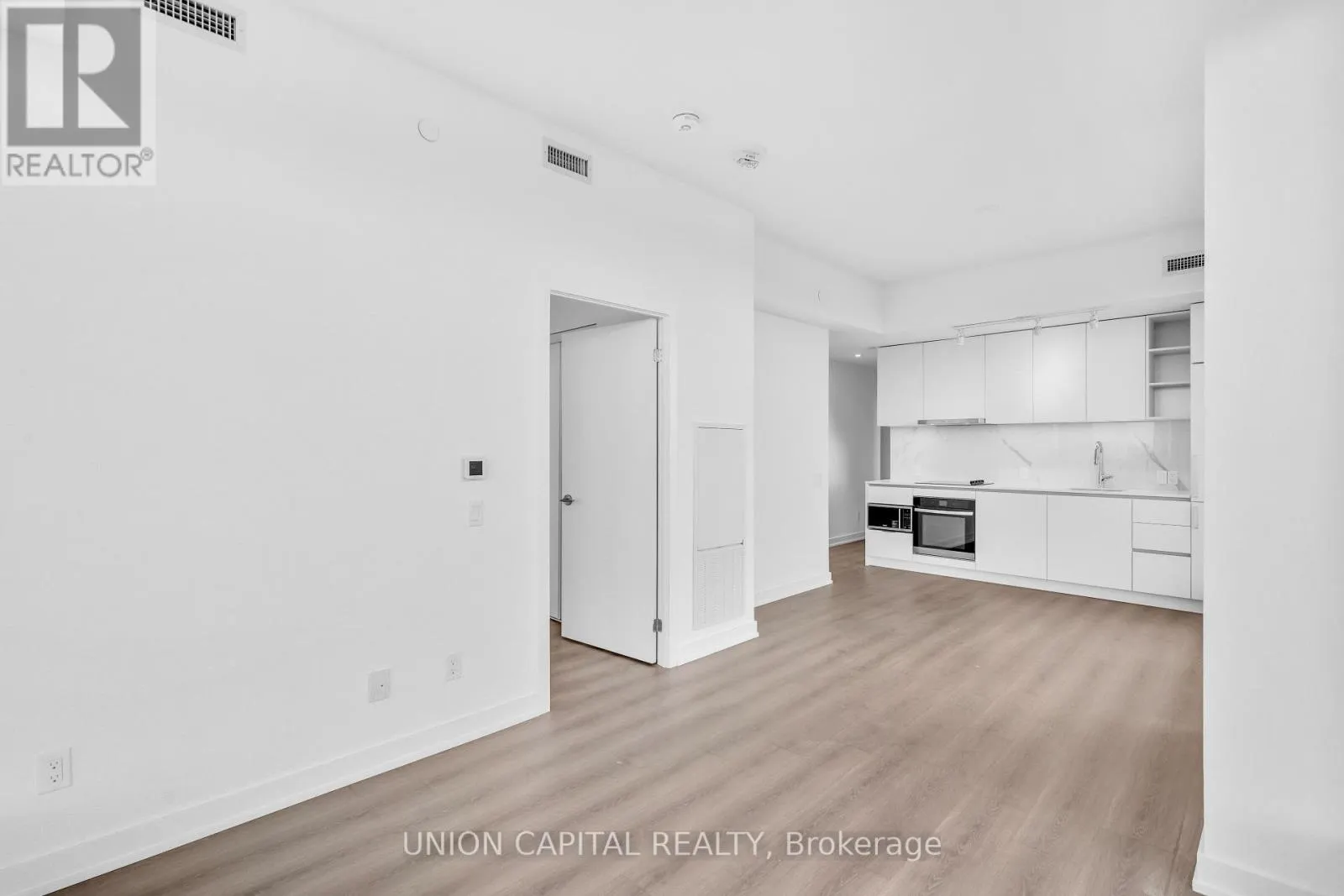 LPH02 - 8 WELLESLEY ST W STREET