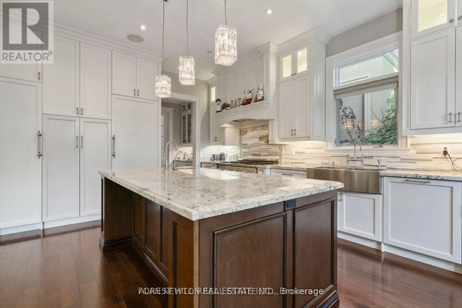 669 BEDFORD PARK AVENUE