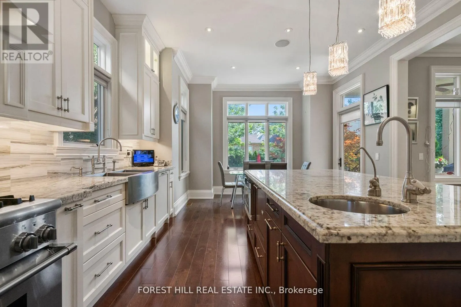 669 BEDFORD PARK AVENUE