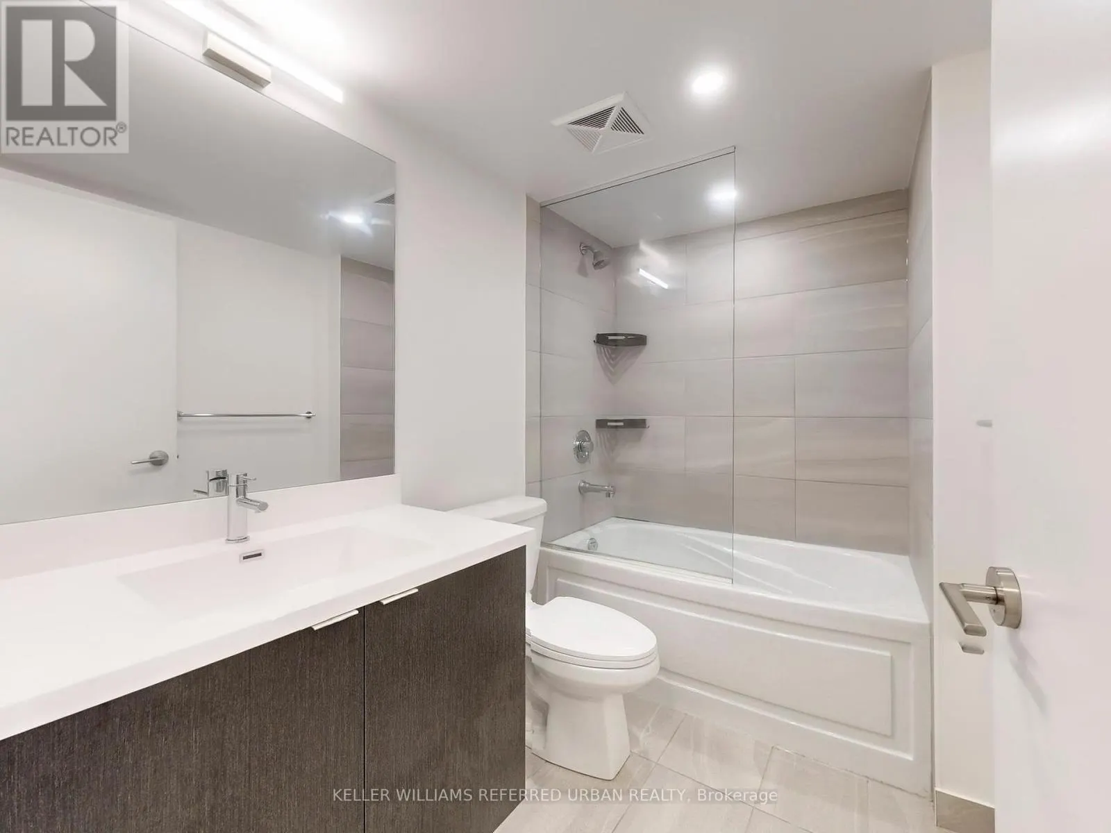 601 - 219 DUNDAS STREET E