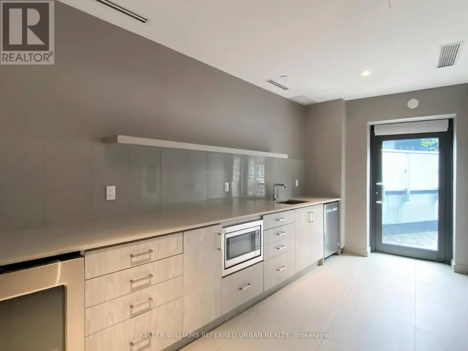 601 - 219 DUNDAS STREET E