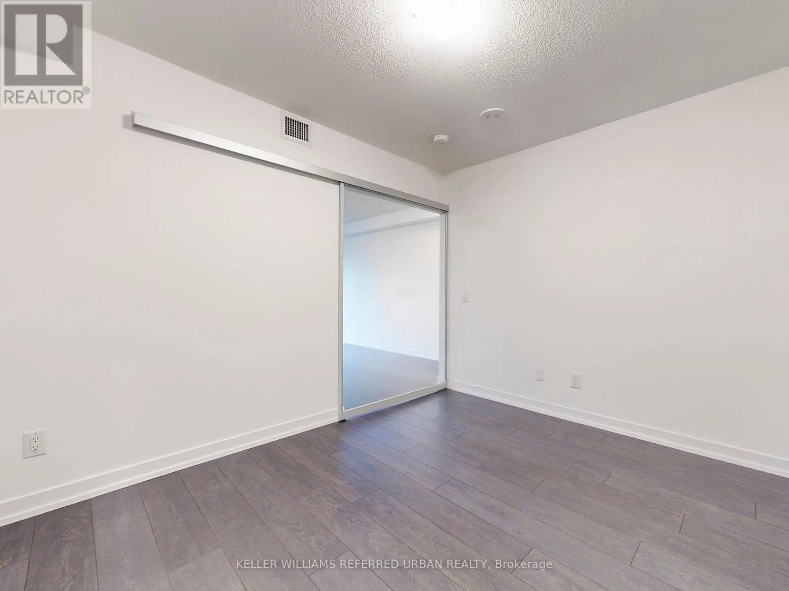 601 - 219 DUNDAS STREET E