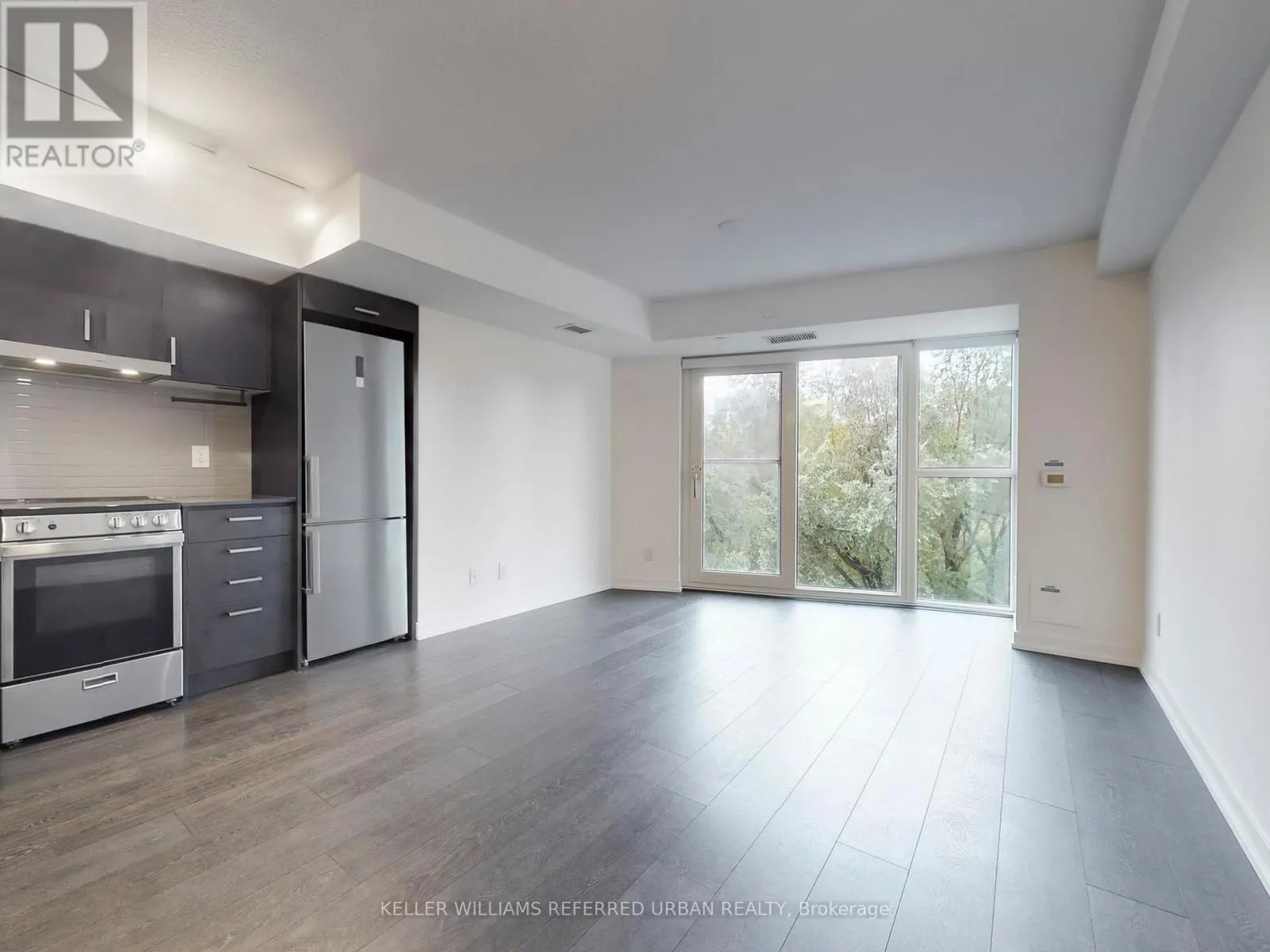 601 - 219 DUNDAS STREET E
