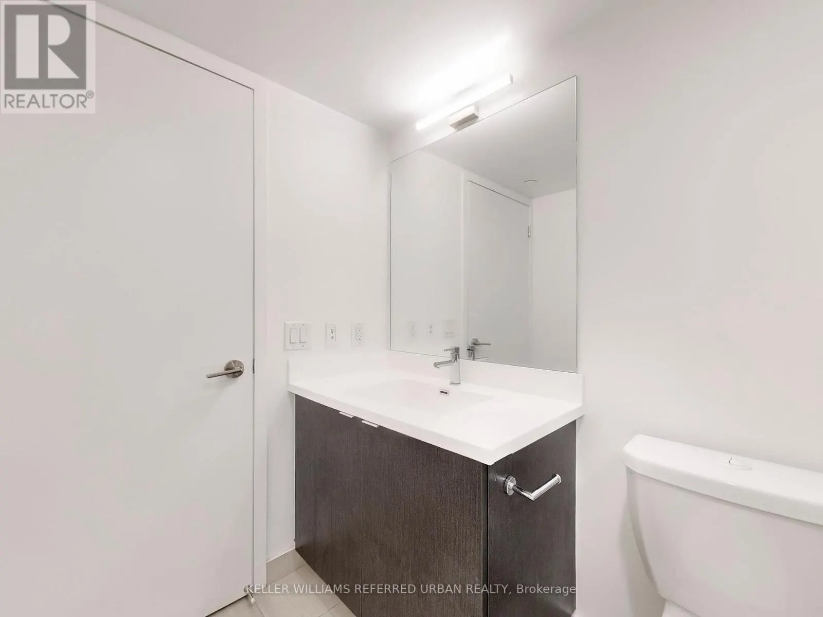 601 - 219 DUNDAS STREET E