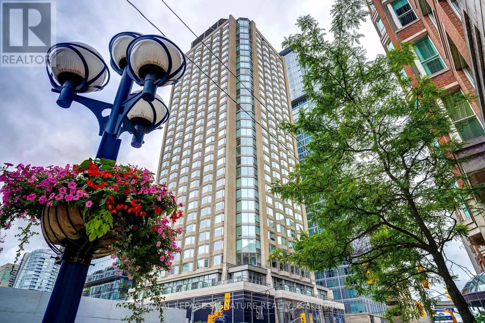 1218 - 155 YORKVILLE AVENUE