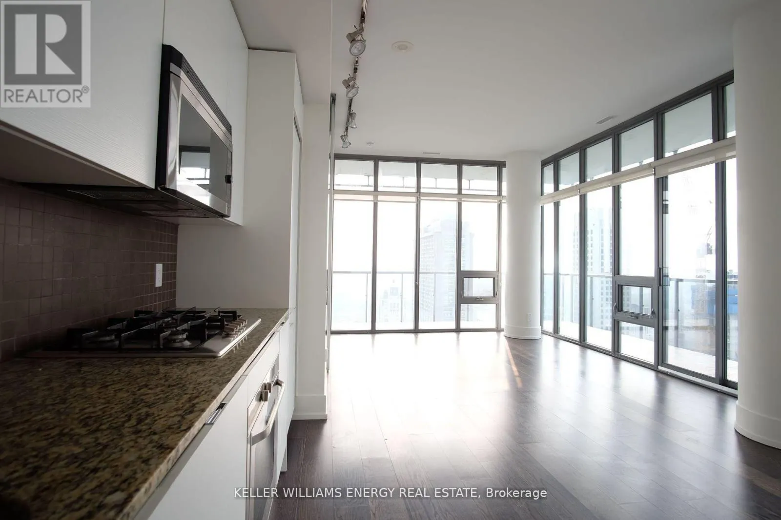 4305 - 33 CHARLES STREET E, #4305
