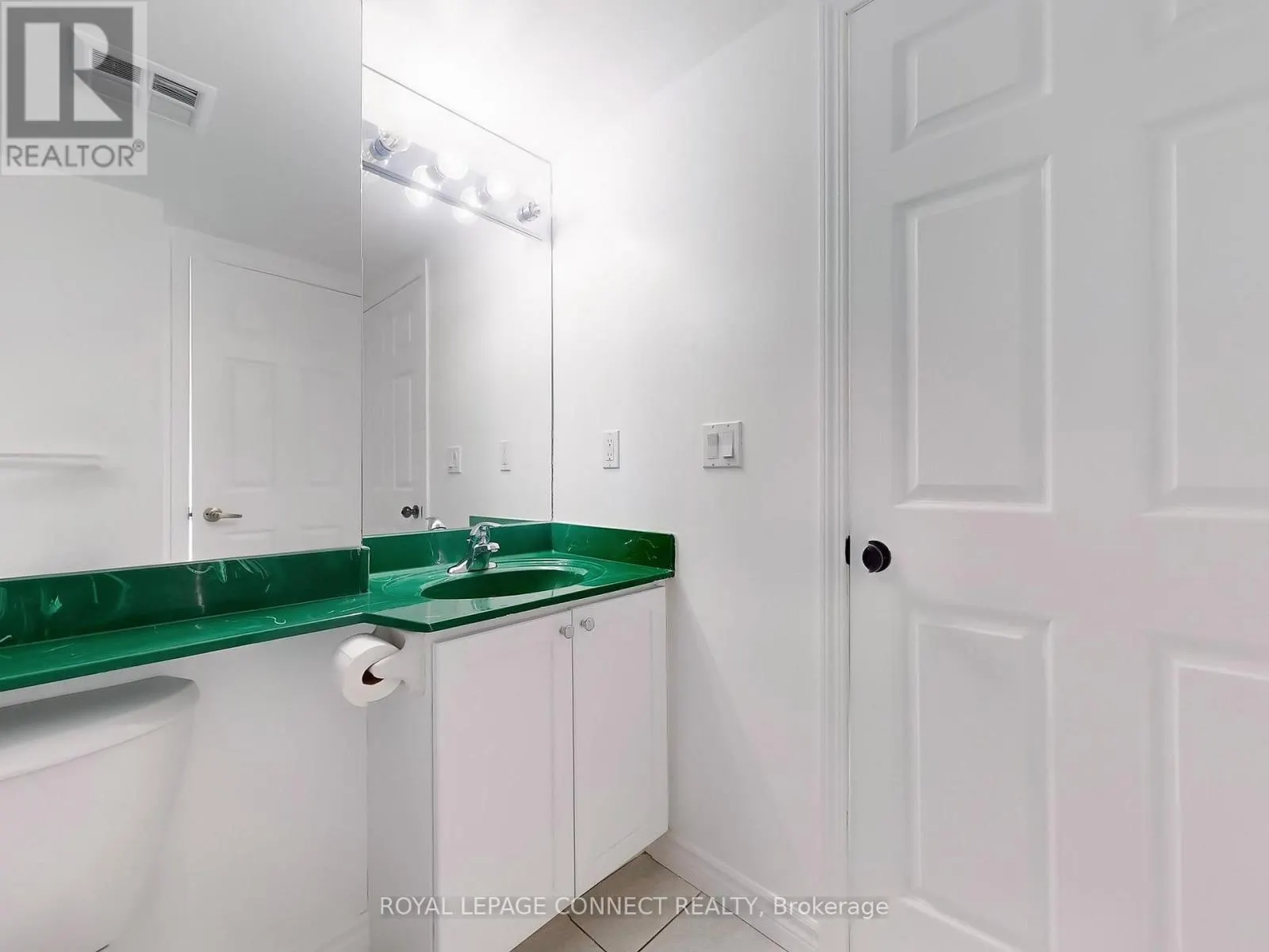 809 - 311 RICHMOND STREET E