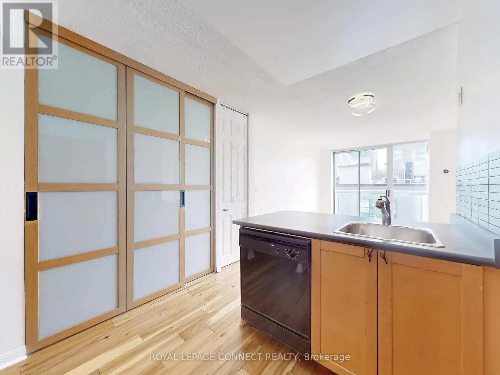 809 - 311 RICHMOND STREET E