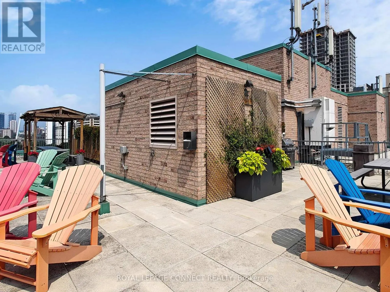 809 - 311 RICHMOND STREET E