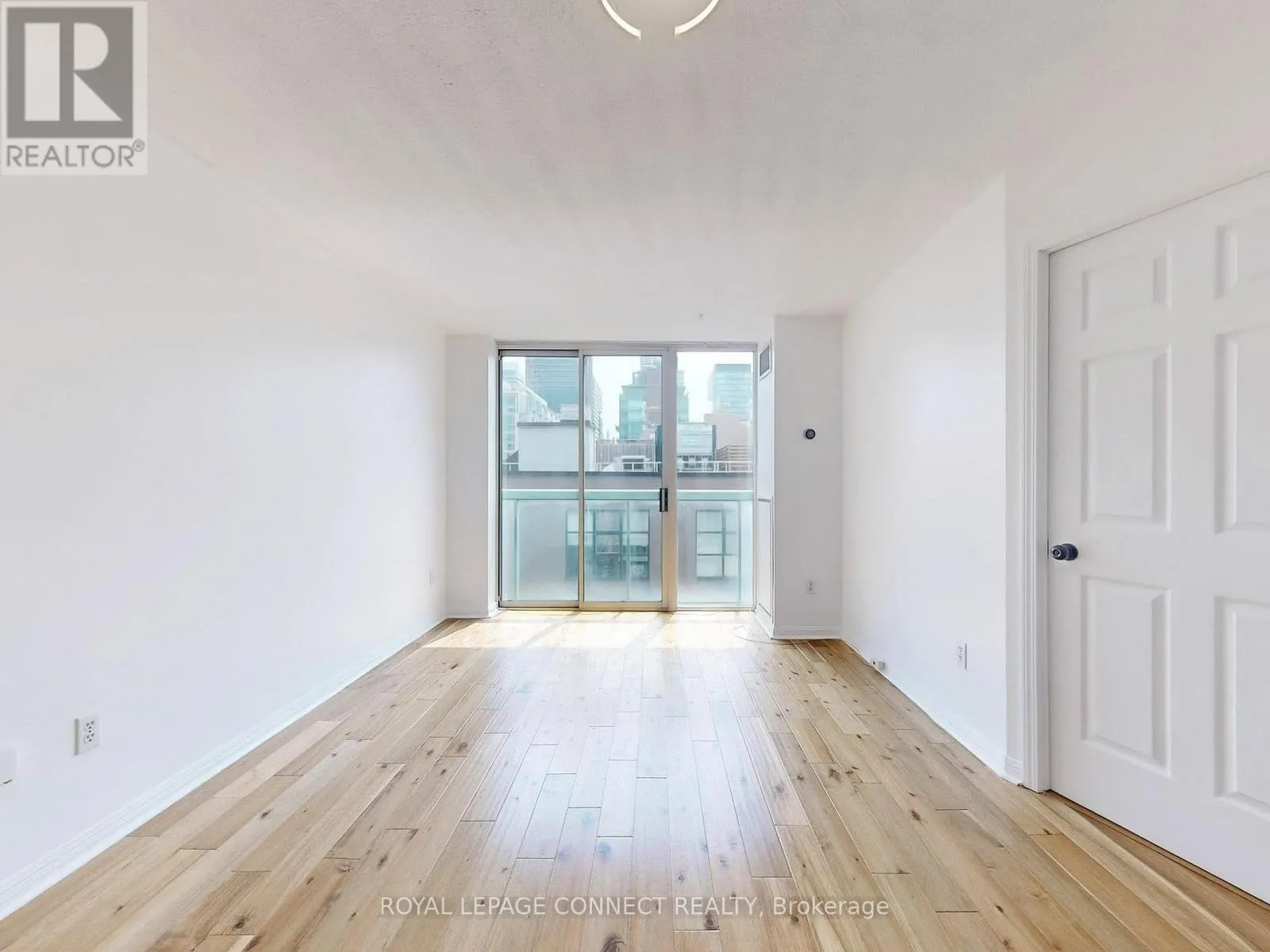 809 - 311 RICHMOND STREET E
