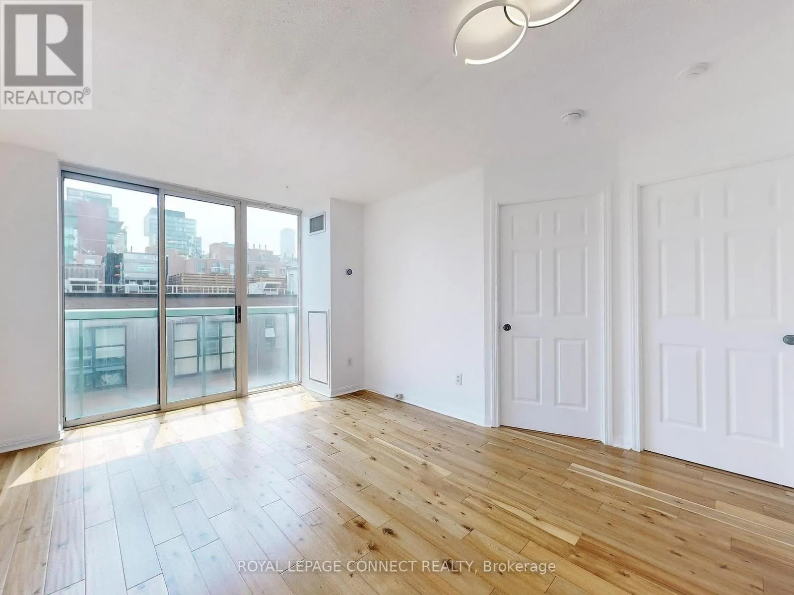 809 - 311 RICHMOND STREET E