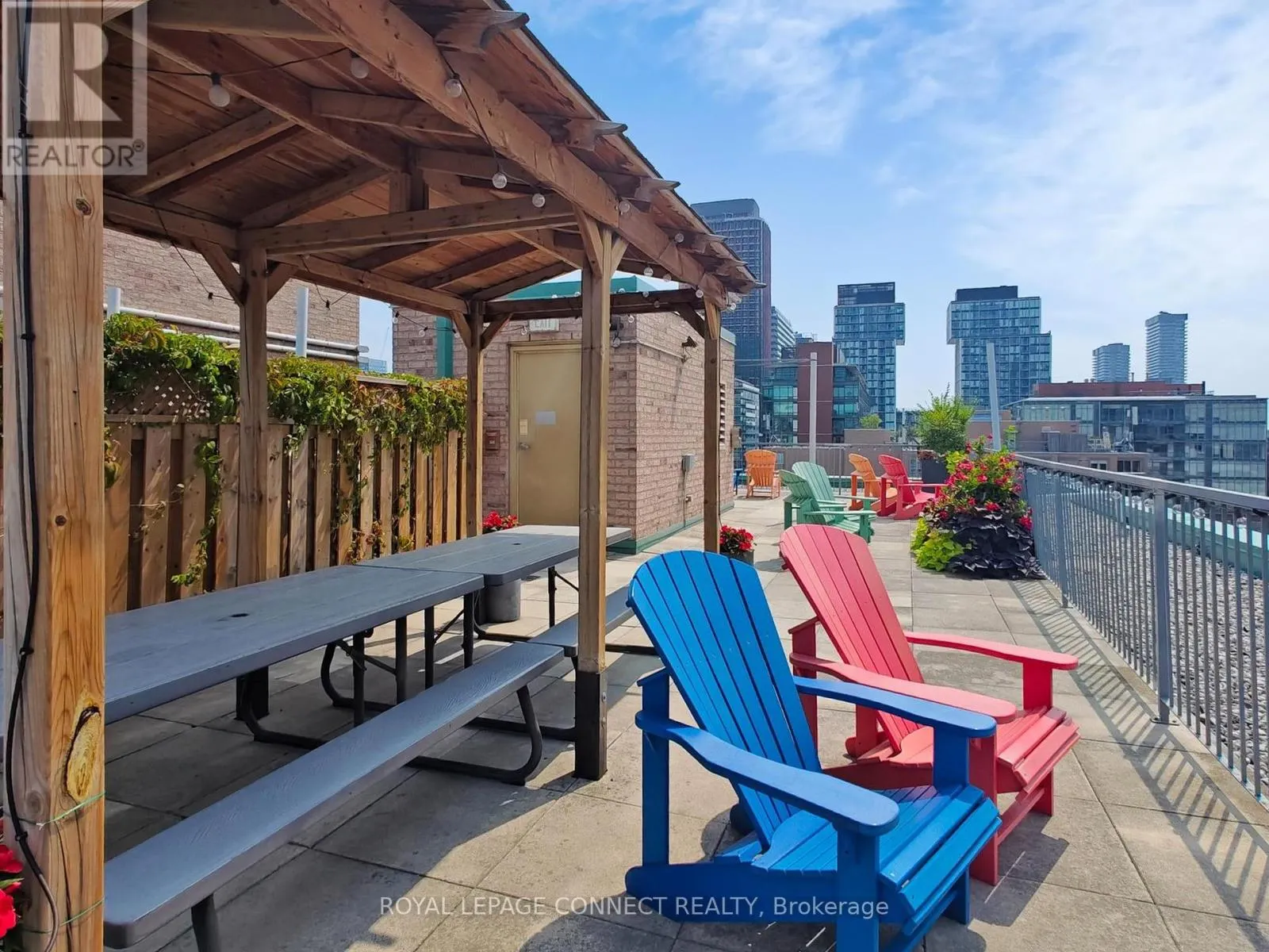 809 - 311 RICHMOND STREET E
