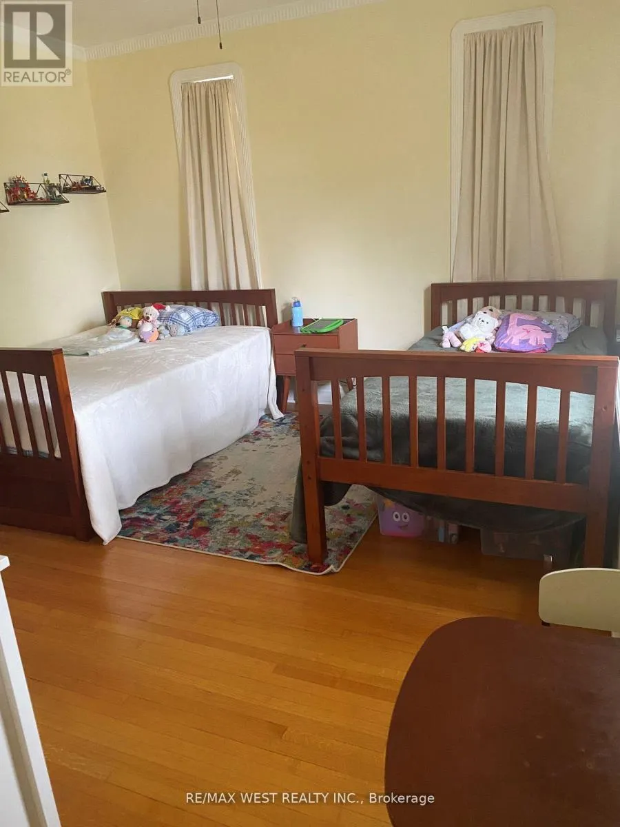2ND FLR - 7 OTTER CRESCENT