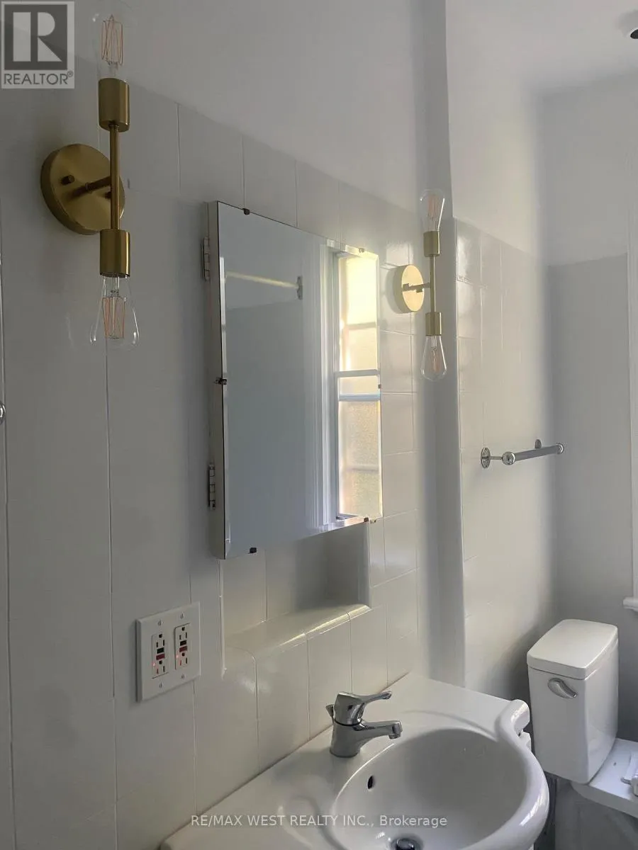 2ND FLR - 7 OTTER CRESCENT