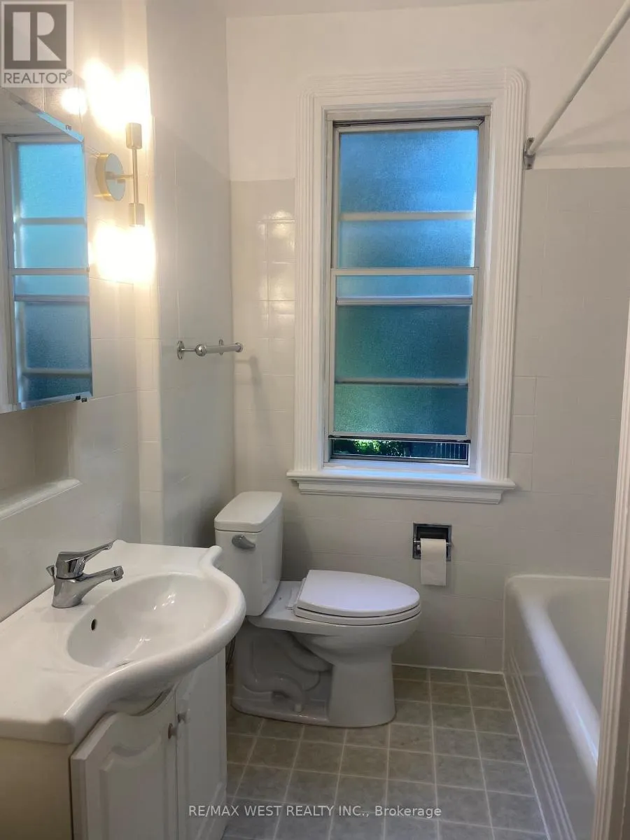 2ND FLR - 7 OTTER CRESCENT