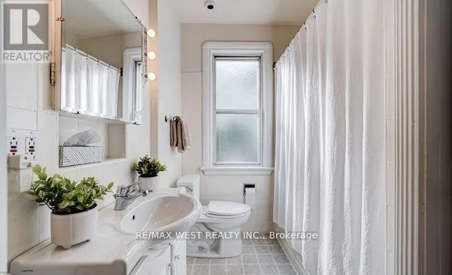 2ND FLR - 7 OTTER CRESCENT