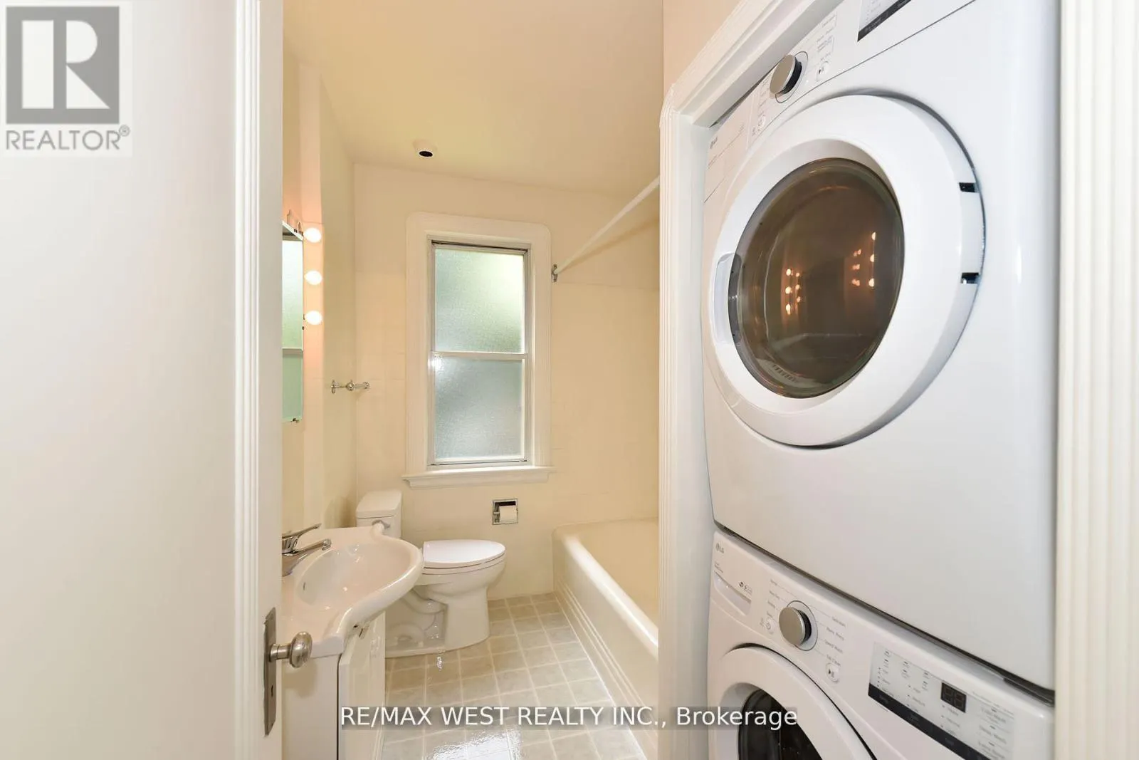 2ND FLR - 7 OTTER CRESCENT