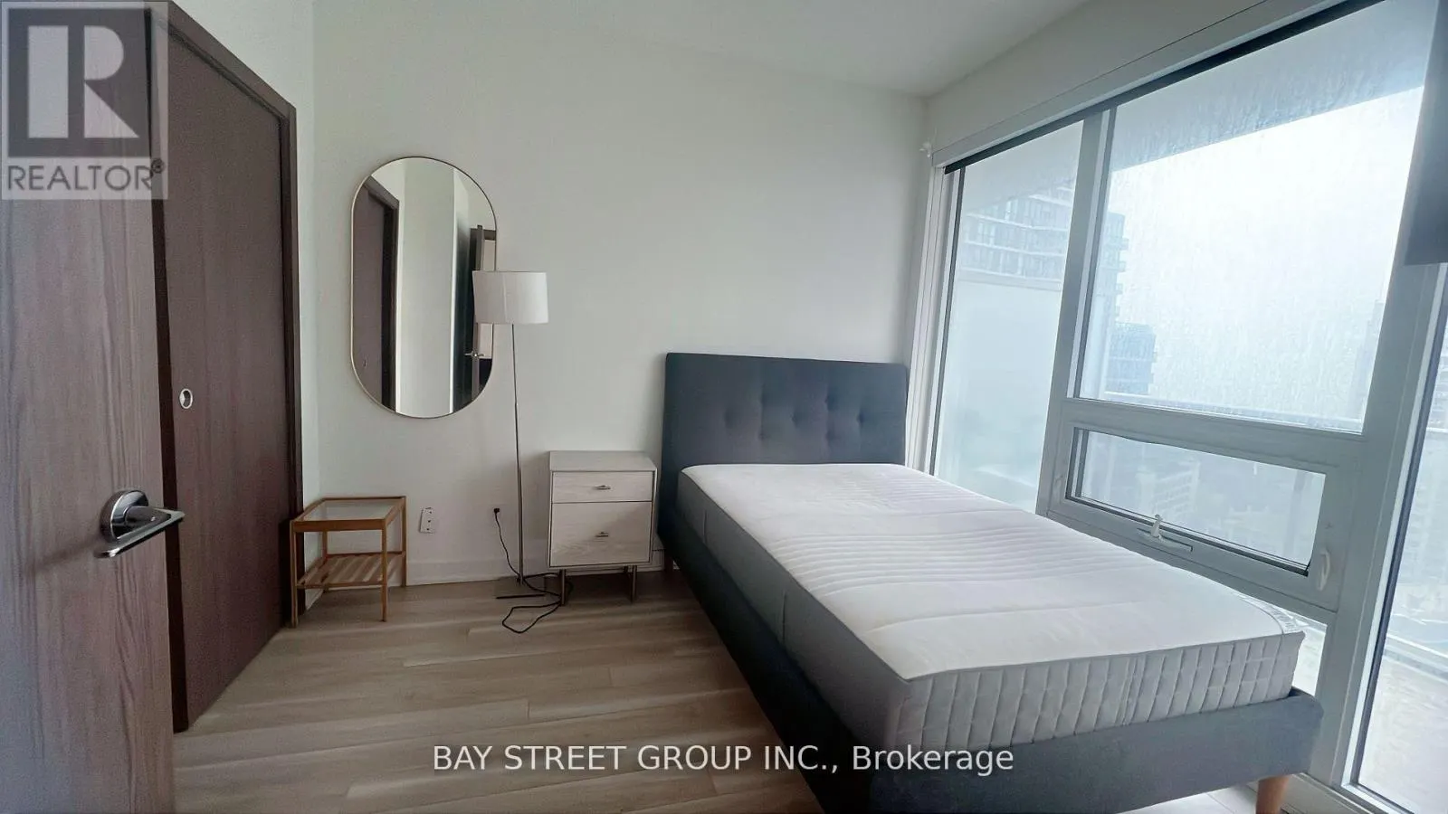 2801 - 19 BATHURST STREET