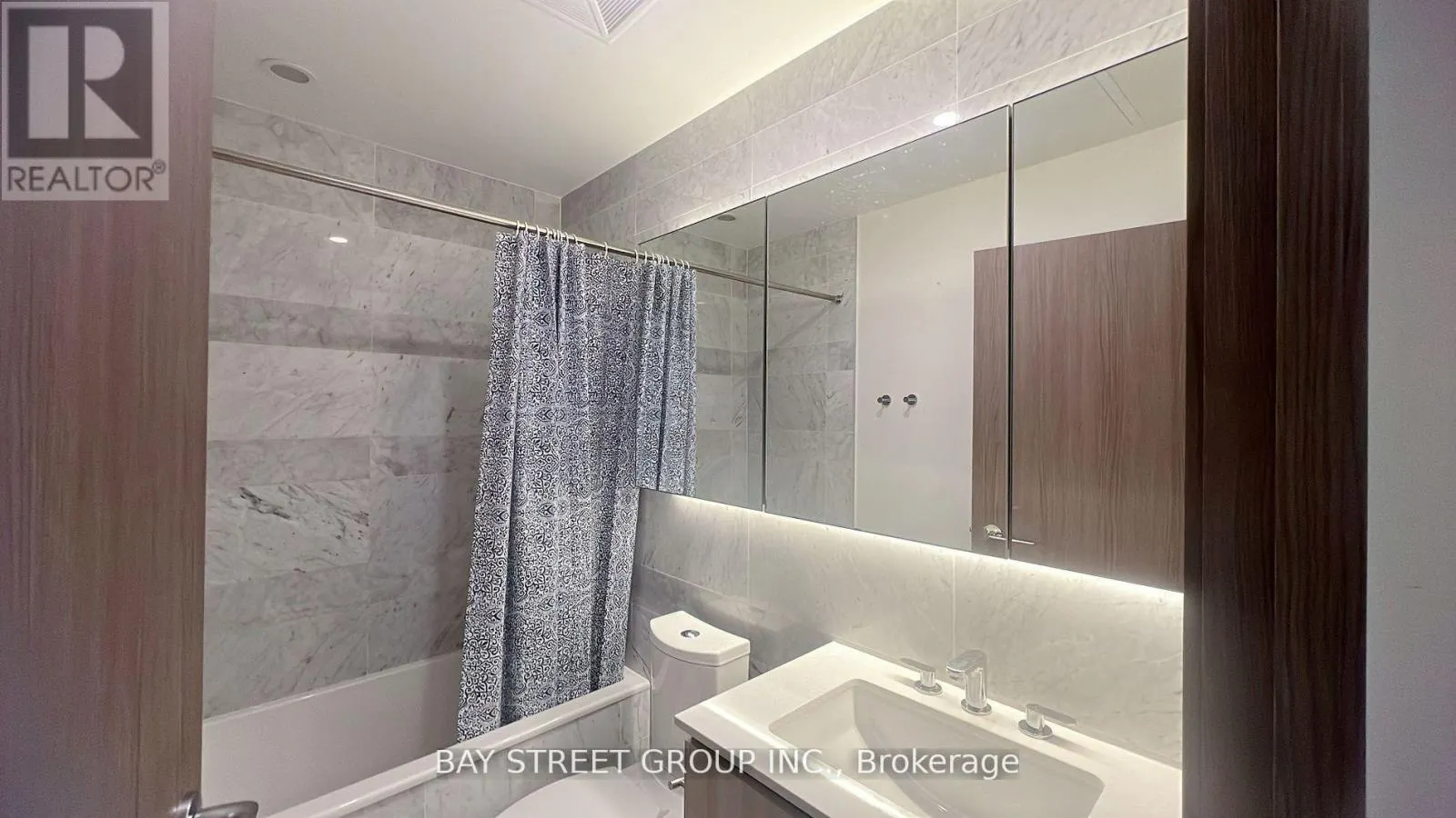 2801 - 19 BATHURST STREET