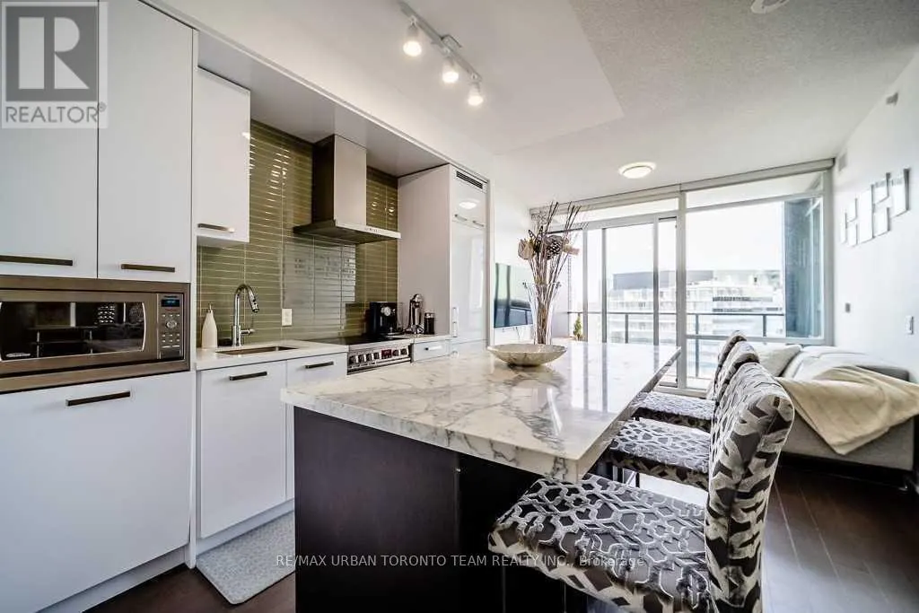 S1206 - 120 BAYVIEW AVENUE