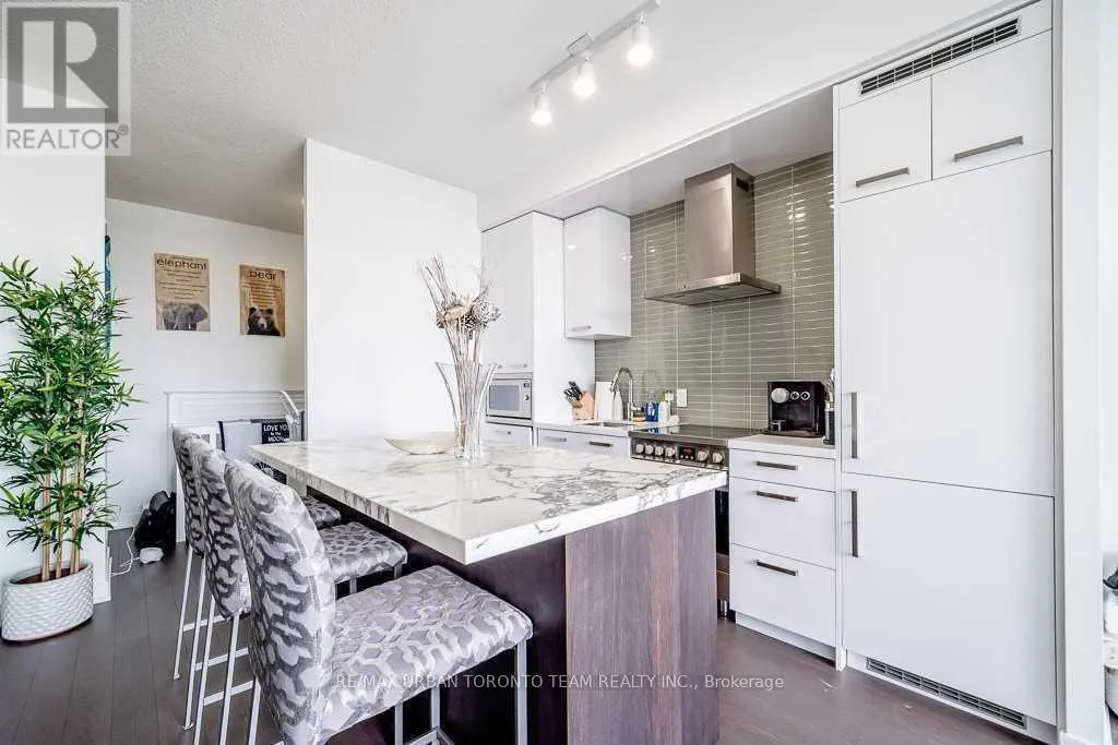 S1206 - 120 BAYVIEW AVENUE