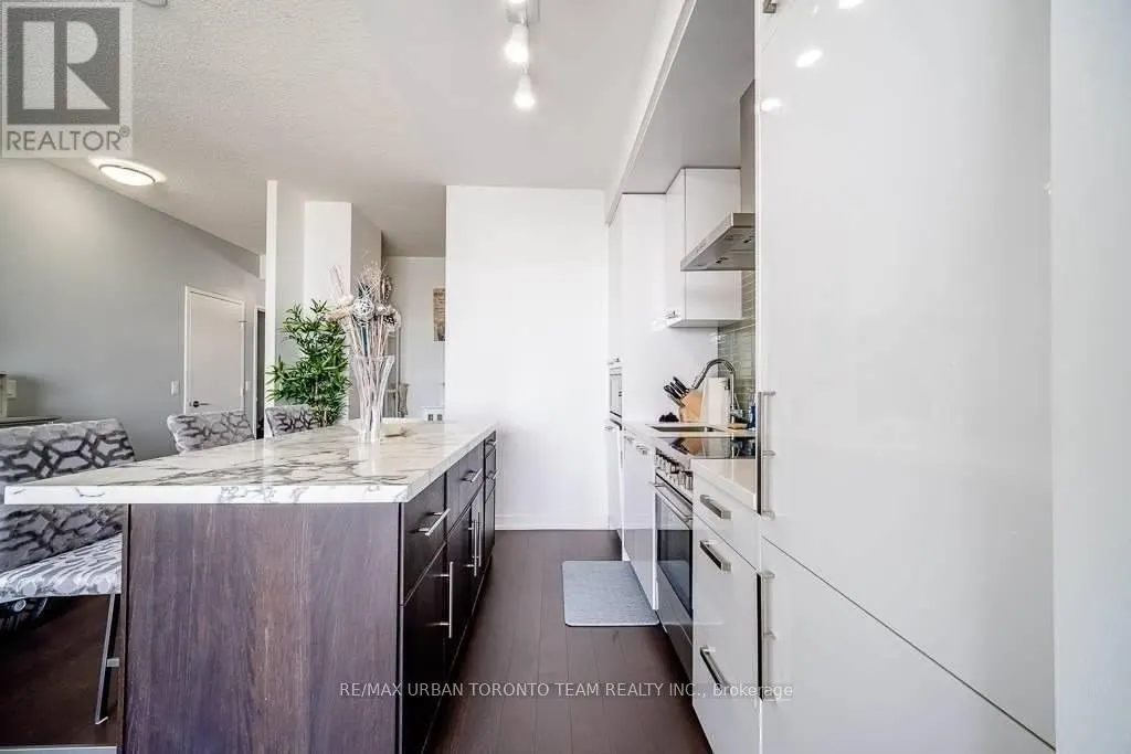 S1206 - 120 BAYVIEW AVENUE