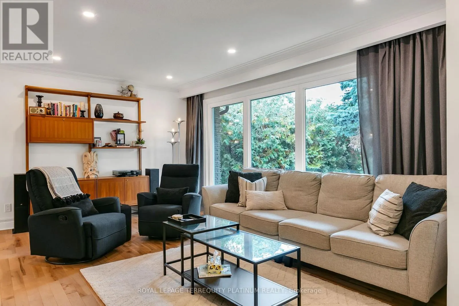 5 VERSEND DRIVE