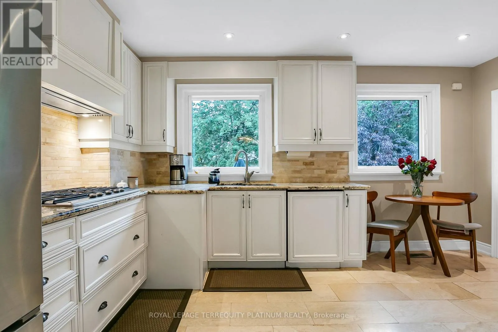 5 VERSEND DRIVE
