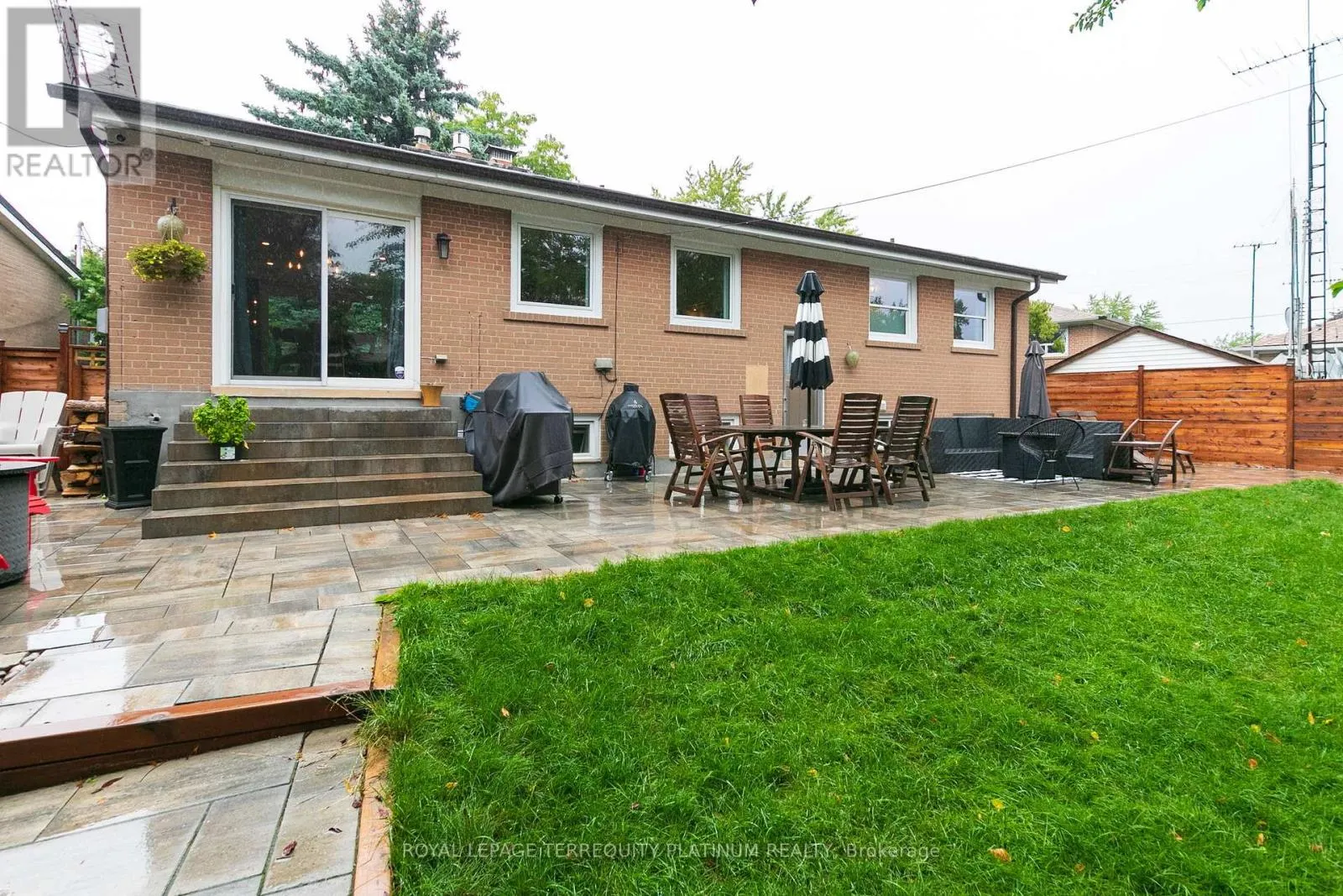 5 VERSEND DRIVE