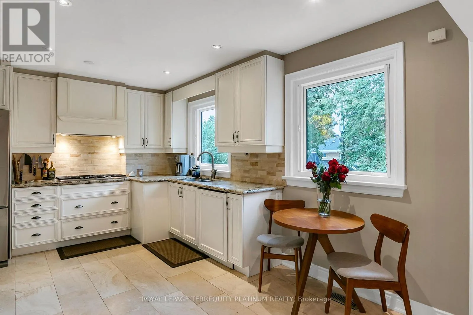 5 VERSEND DRIVE