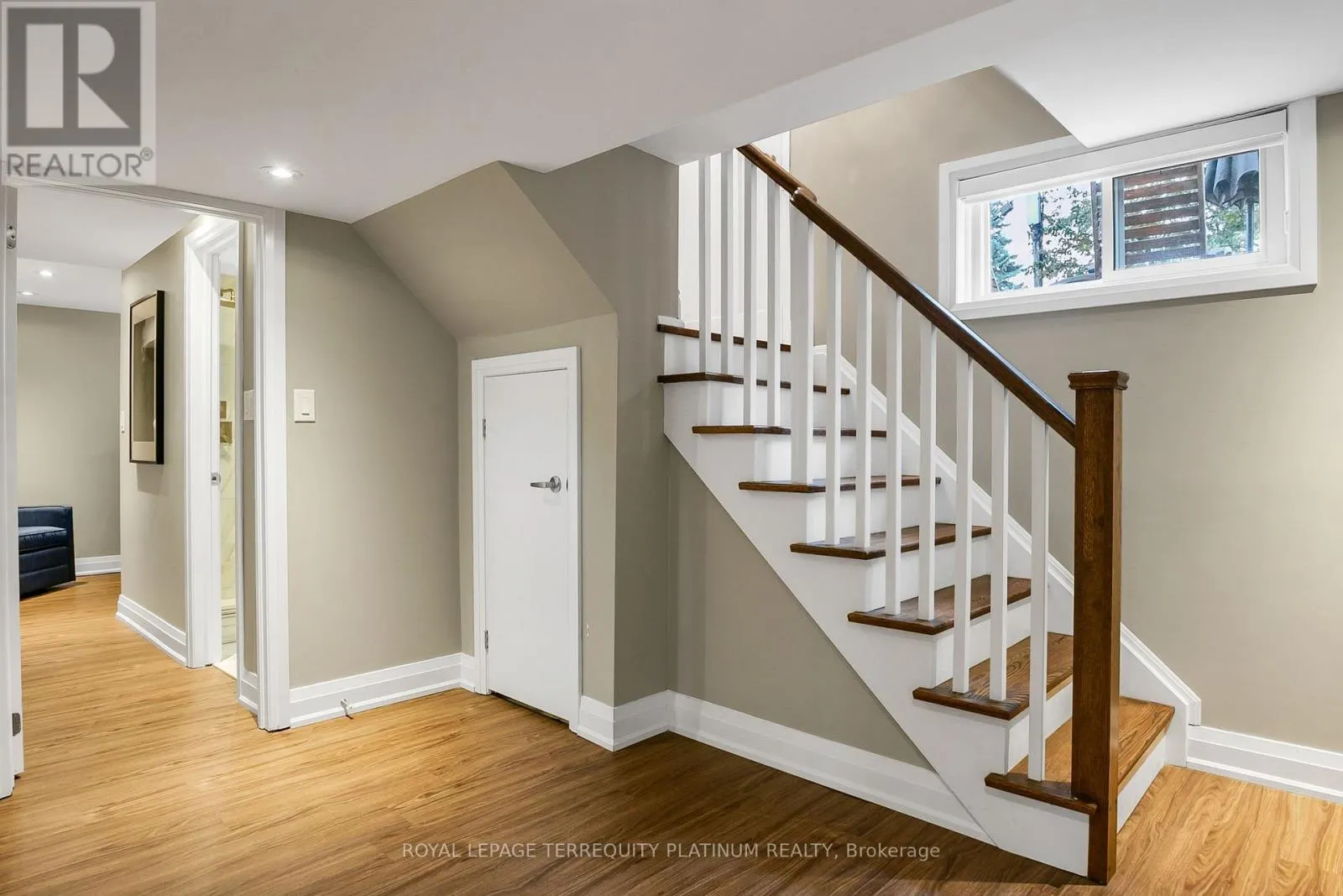 5 VERSEND DRIVE