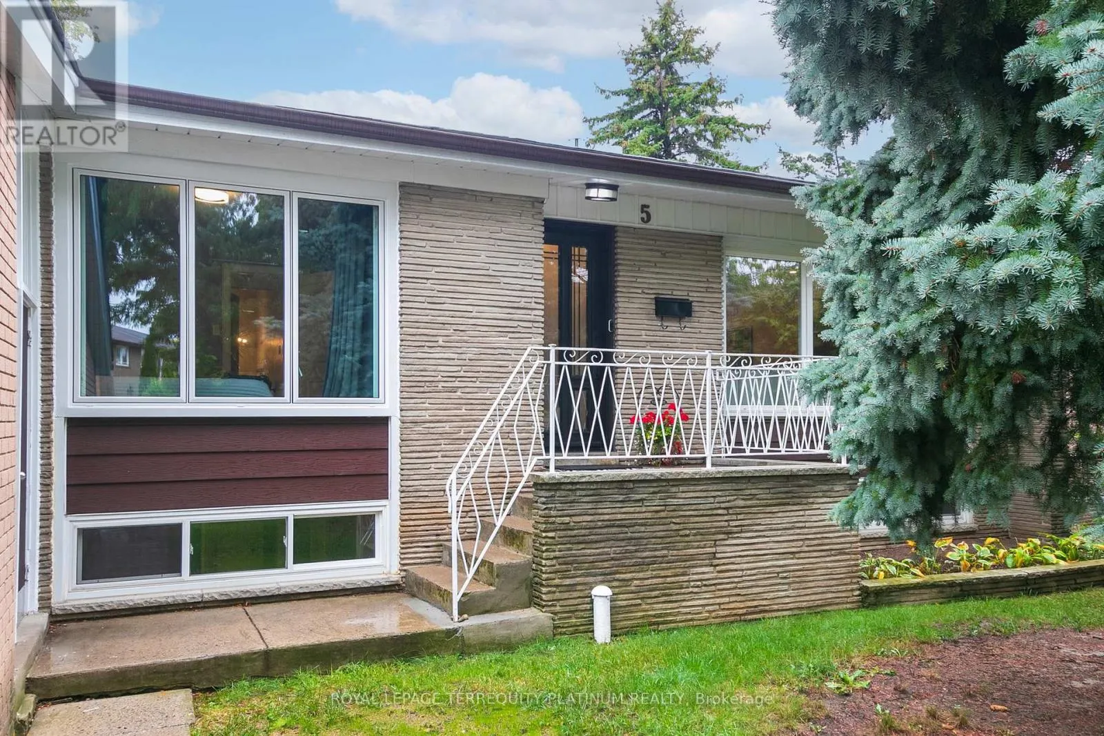 5 VERSEND DRIVE