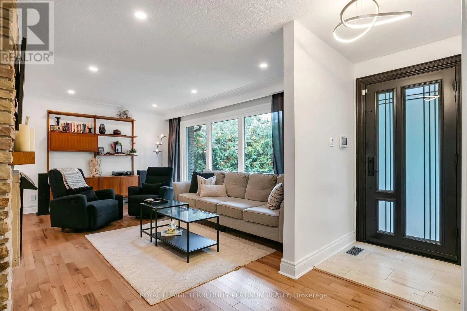 5 VERSEND DRIVE