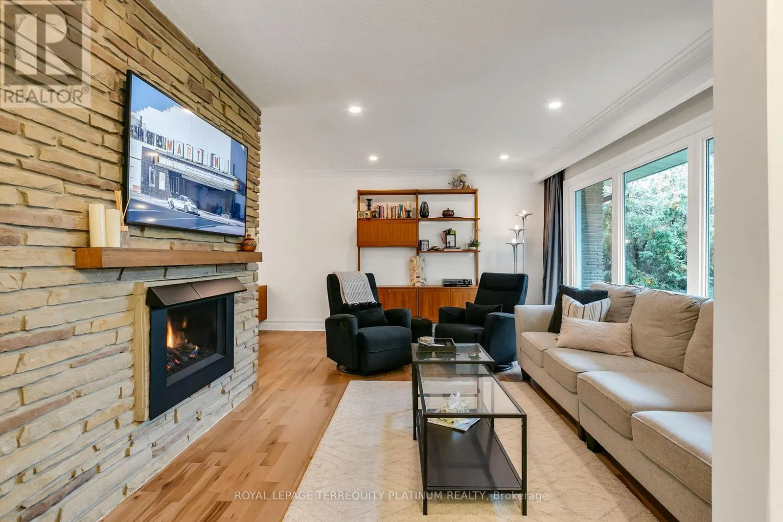 5 VERSEND DRIVE