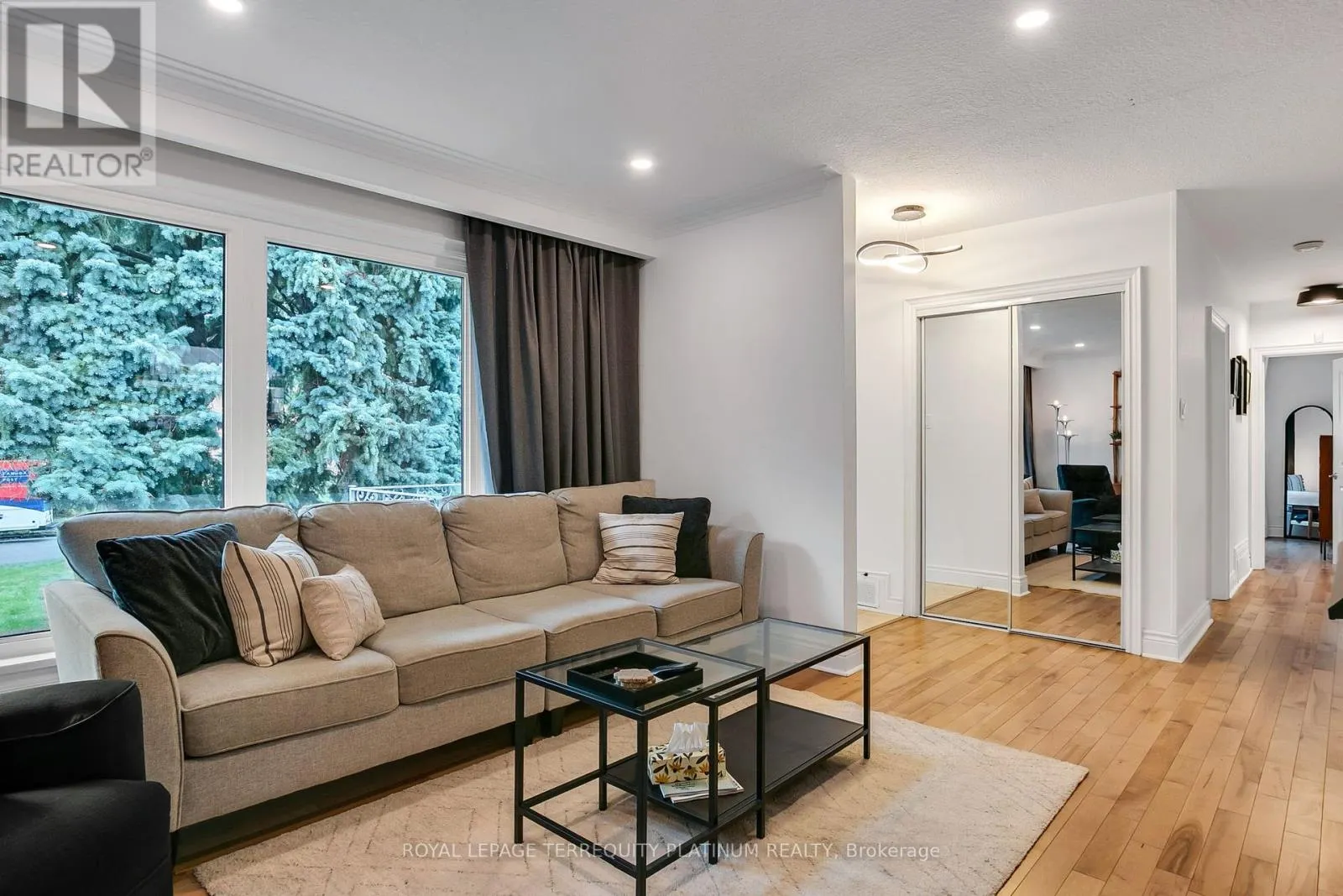 5 VERSEND DRIVE