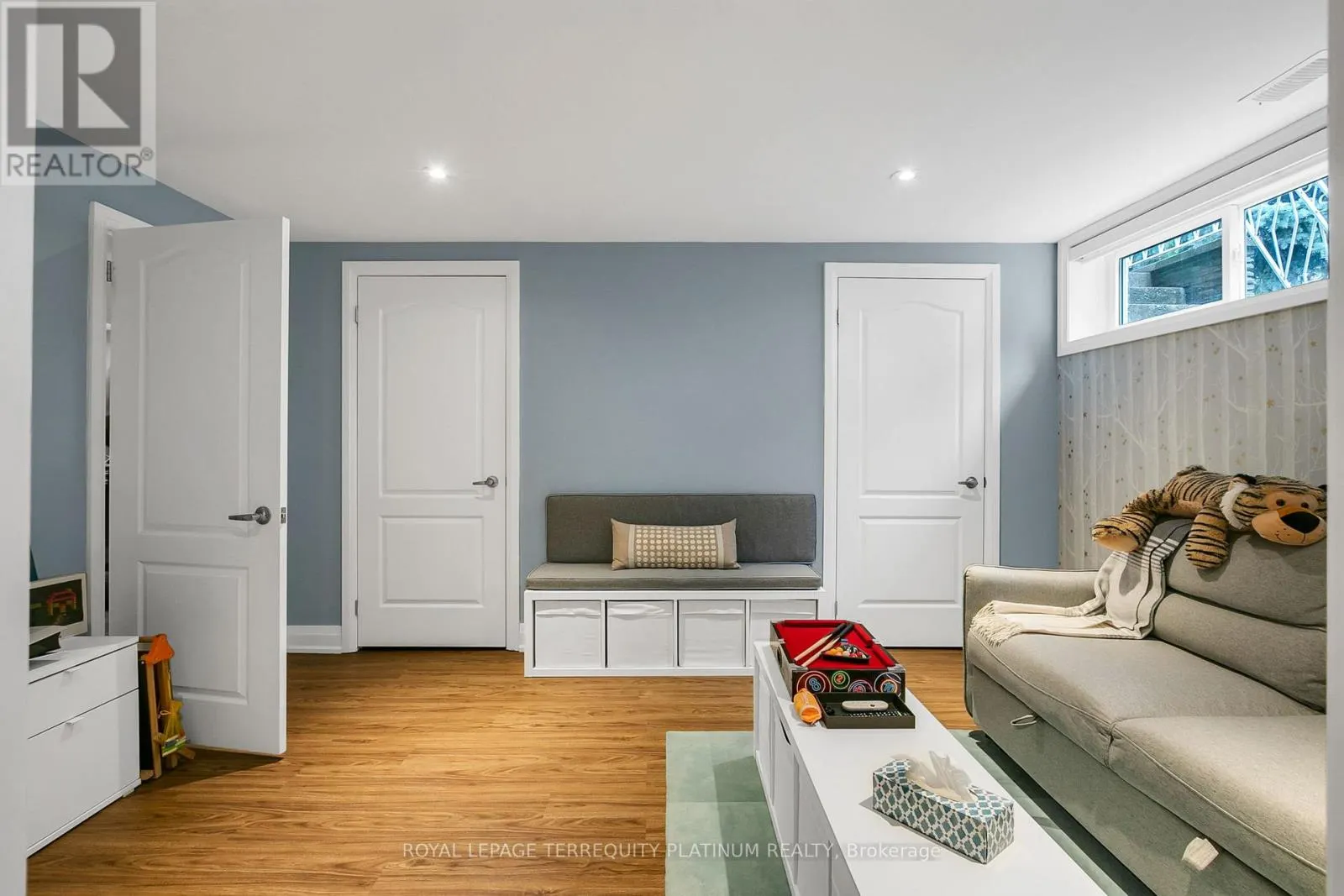 5 VERSEND DRIVE