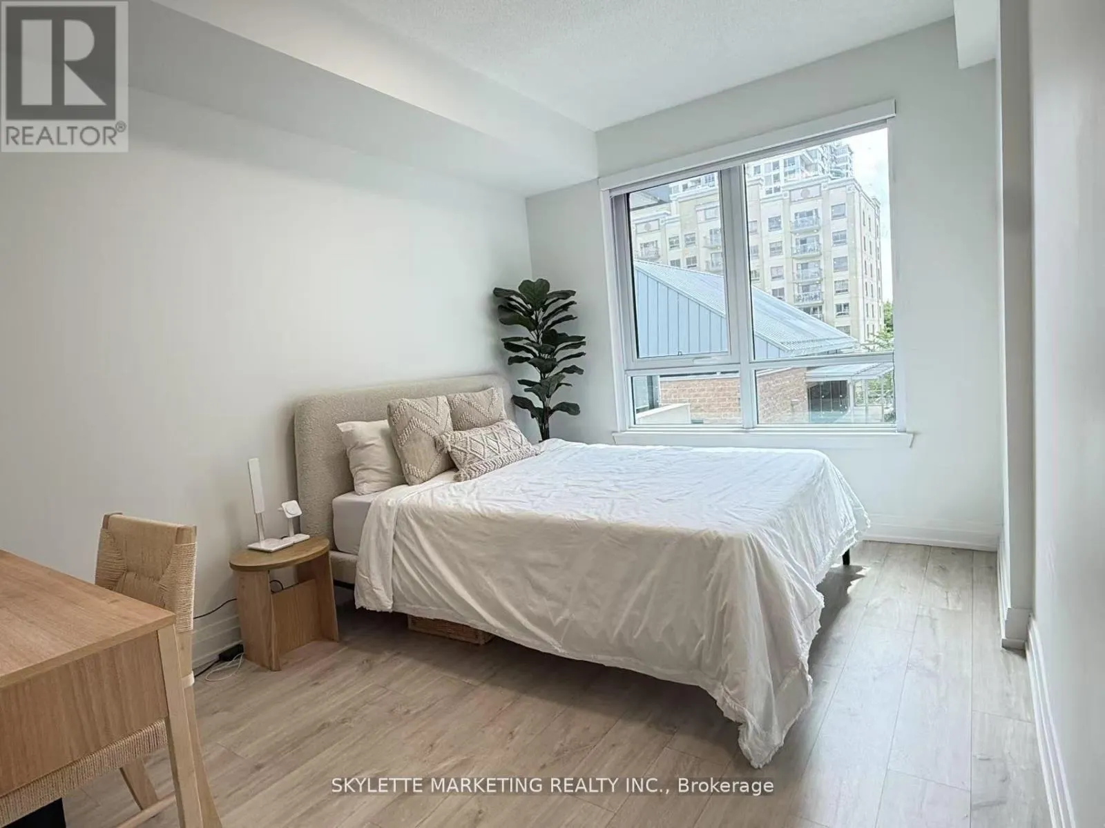 330 - 591 SHEPPARD AVENUE E