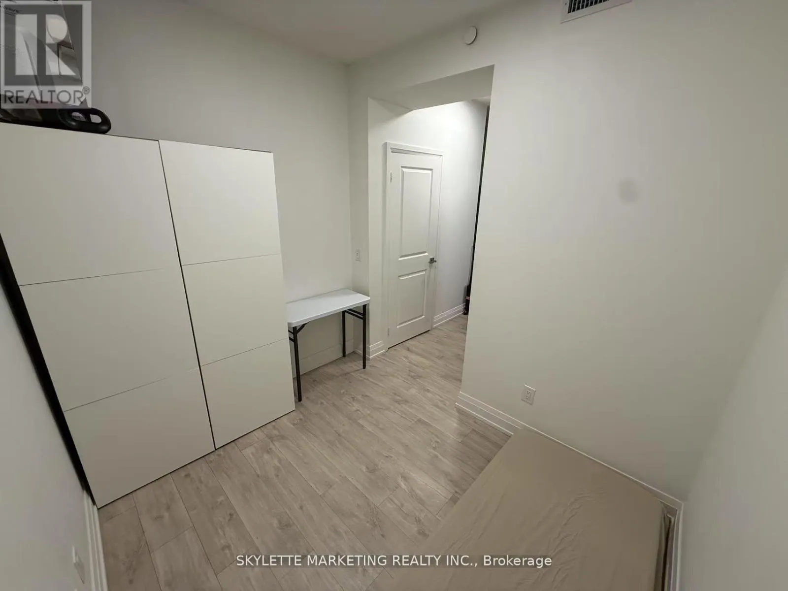 330 - 591 SHEPPARD AVENUE E