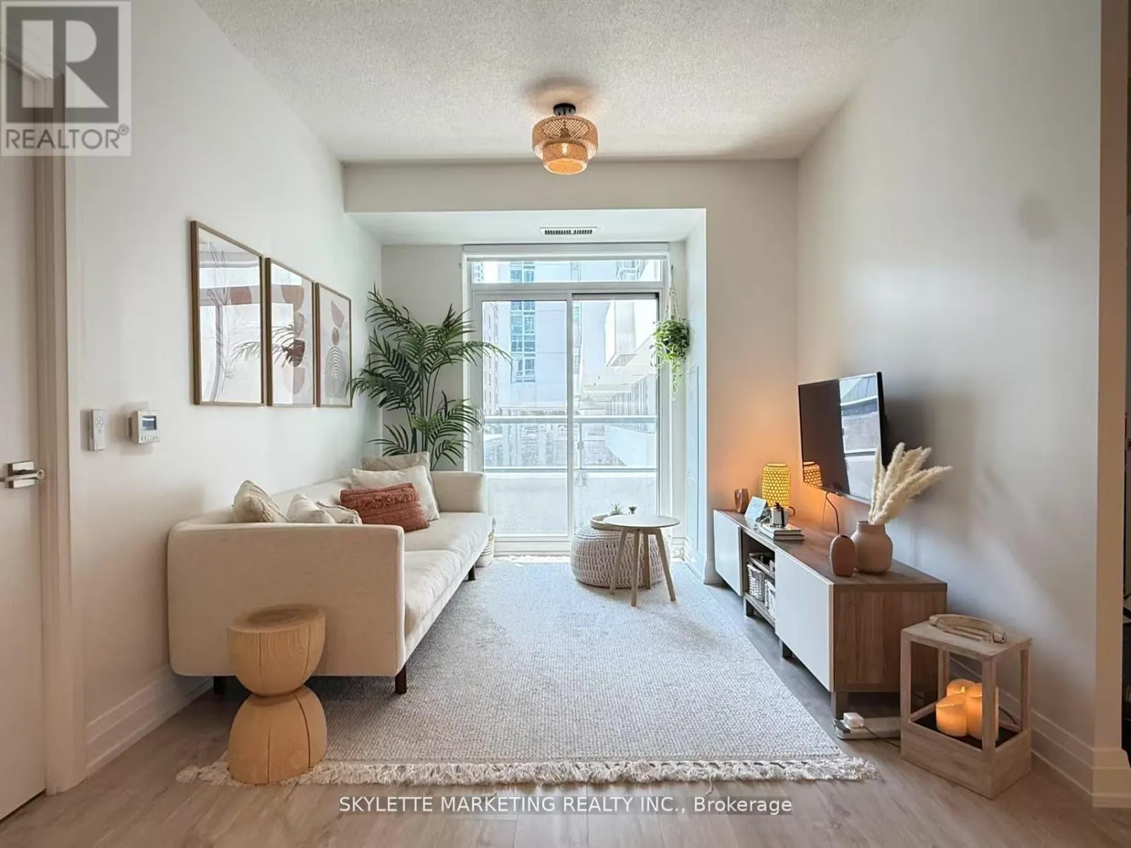 330 - 591 SHEPPARD AVENUE E