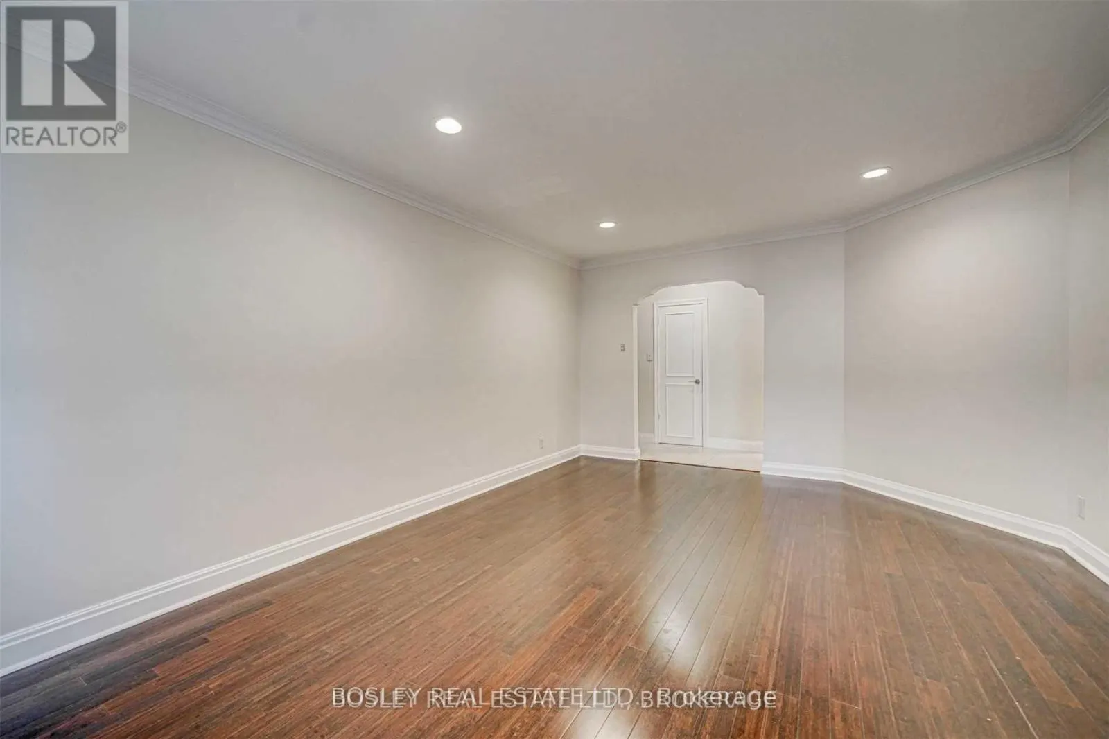 4 - 3 WARWICK AVENUE S