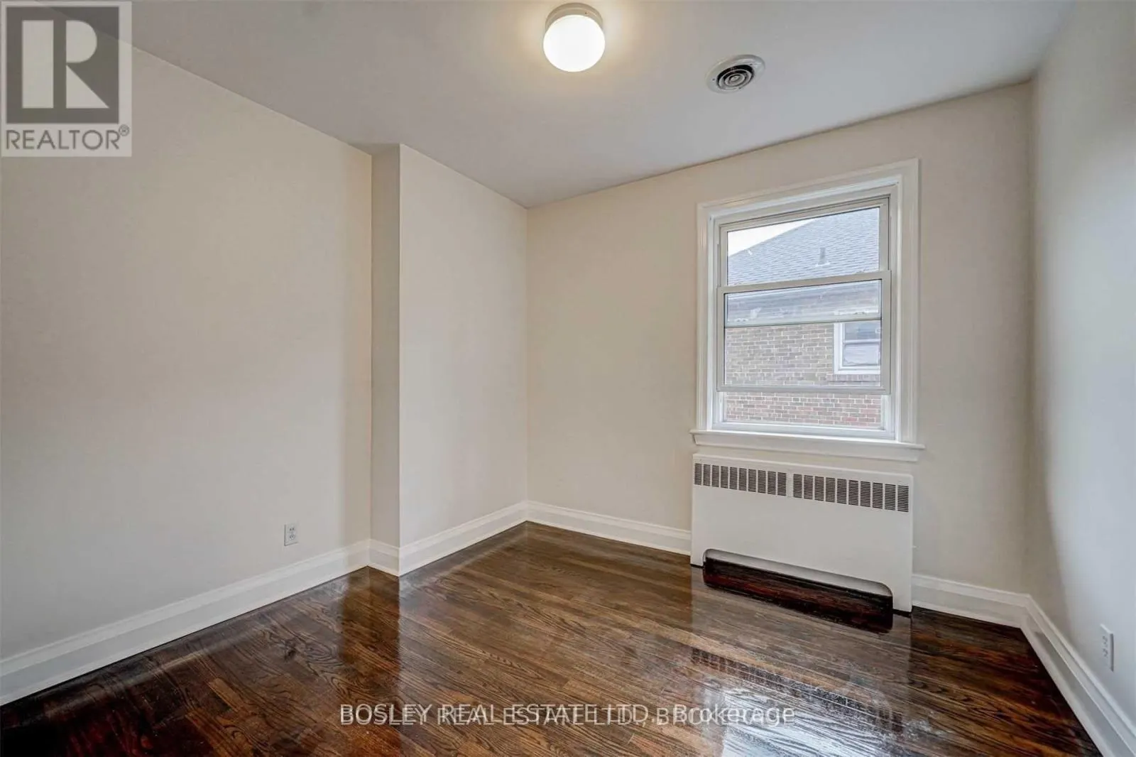 4 - 3 WARWICK AVENUE S