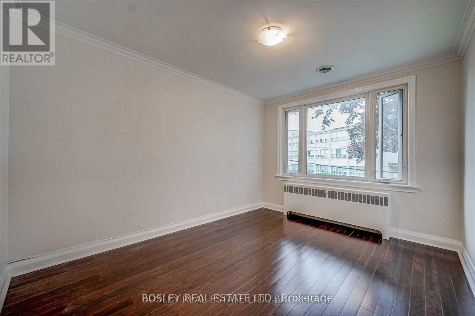 4 - 3 WARWICK AVENUE S