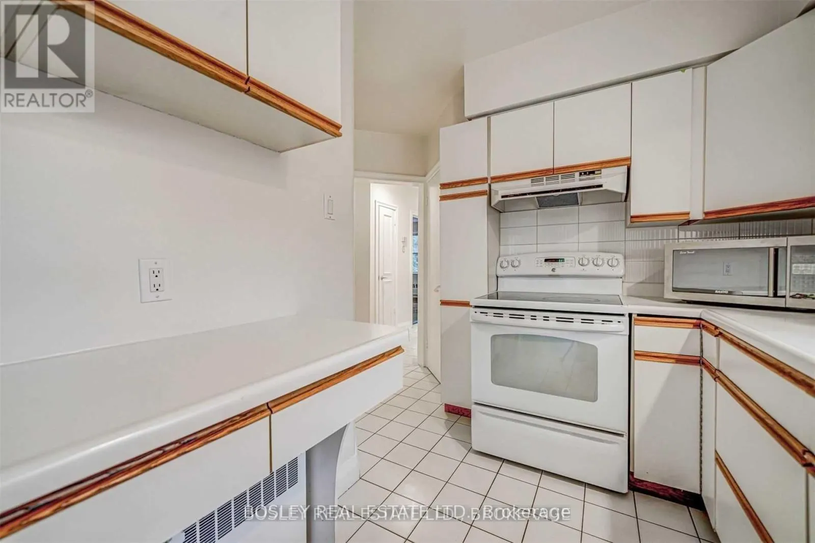 4 - 3 WARWICK AVENUE S