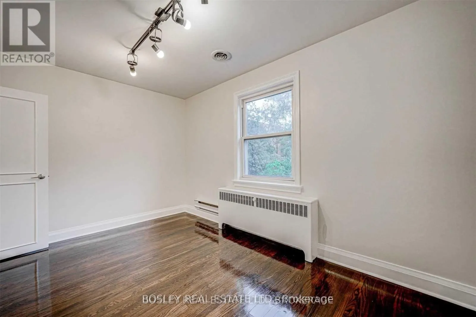 4 - 3 WARWICK AVENUE S