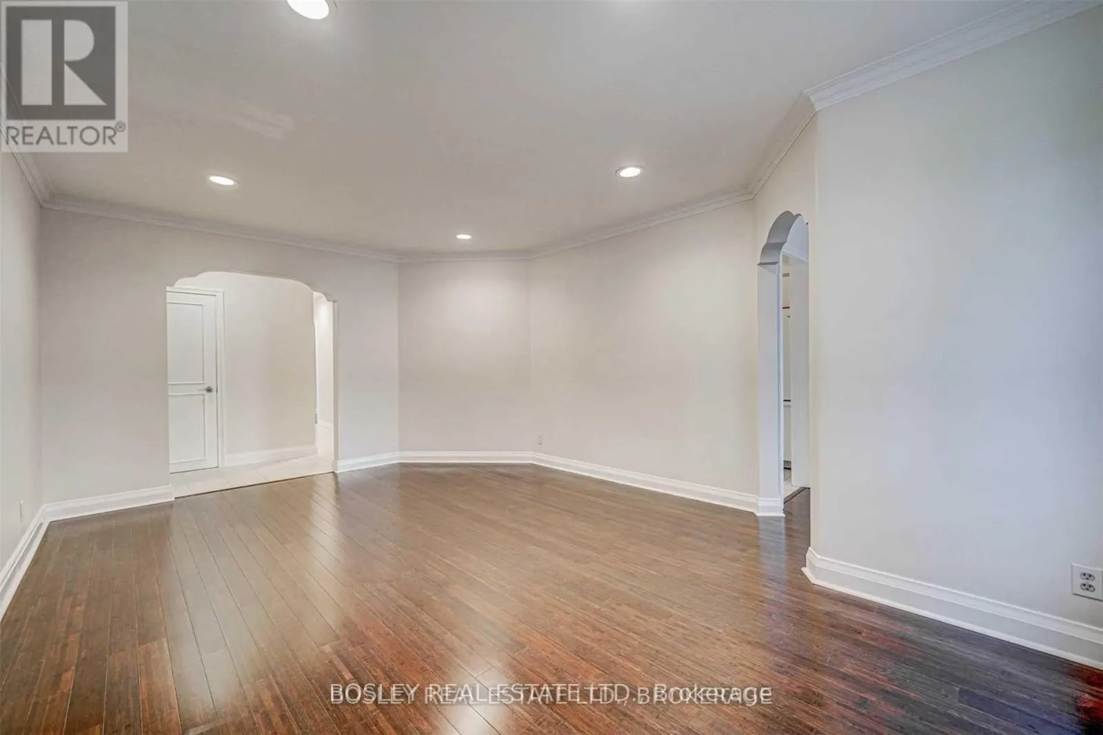 4 - 3 WARWICK AVENUE S
